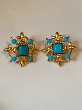 Matte Gold Turquoise Fleur Clip-On Earrings